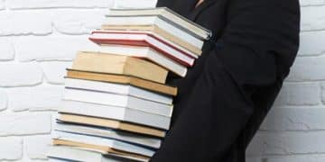 Book Reviewers vs. Influencers: Authenticity in 2025? - Cover Image